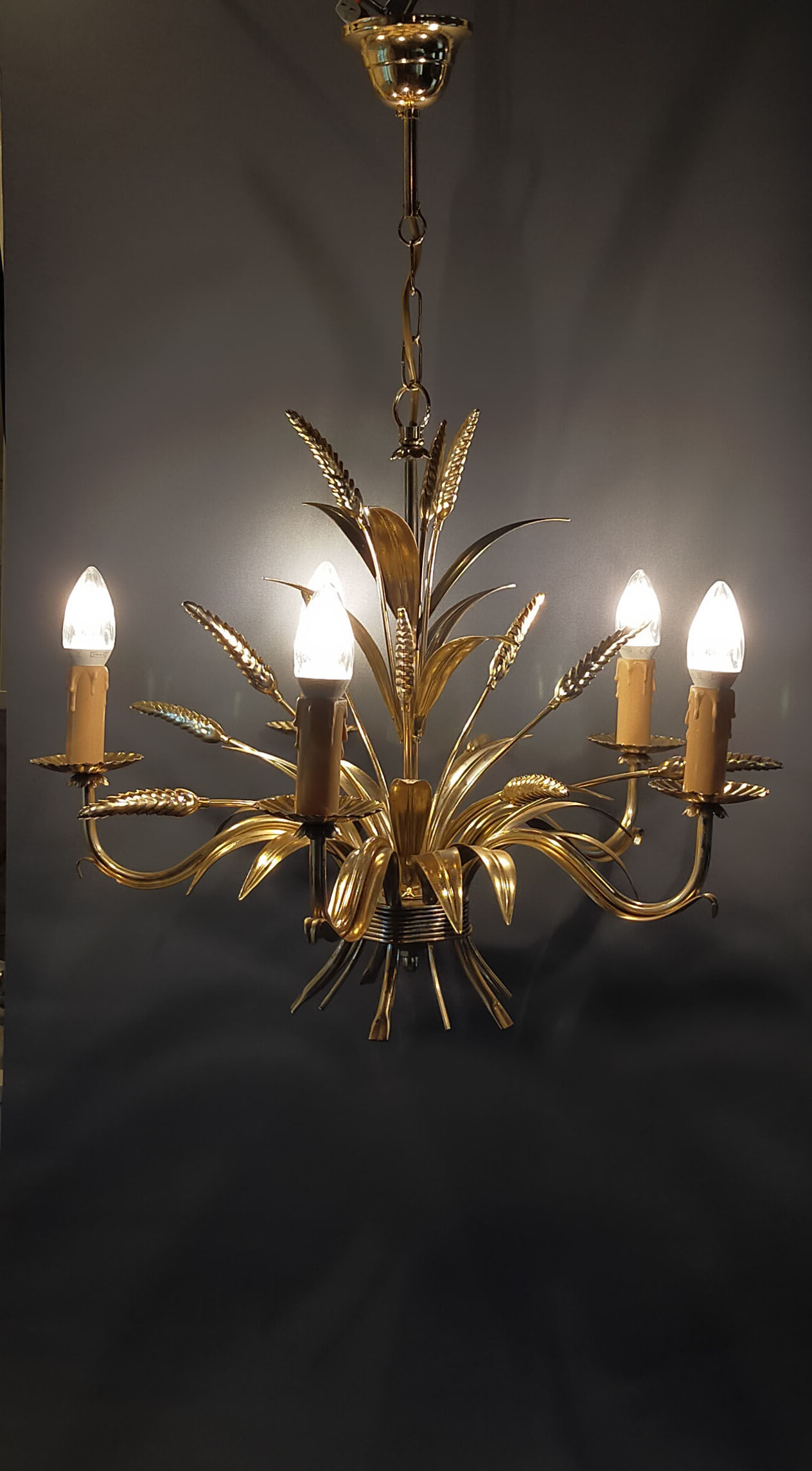 Hanging lamp ears of wheat