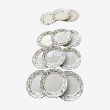 12 flat dessert plates. Model champagne. Badonvillers