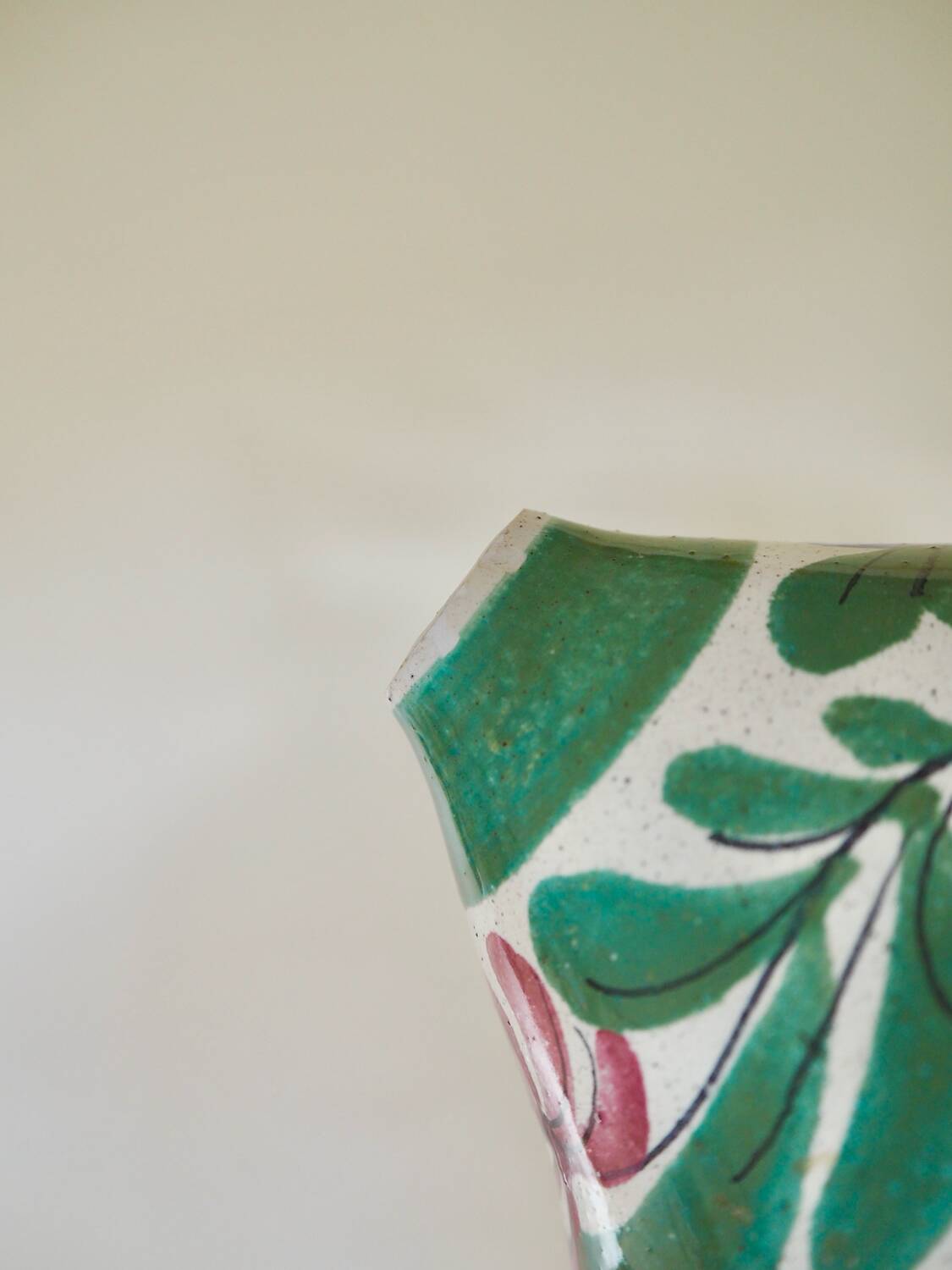 Covered pot in Pignot earthenware, rooster decoration.
