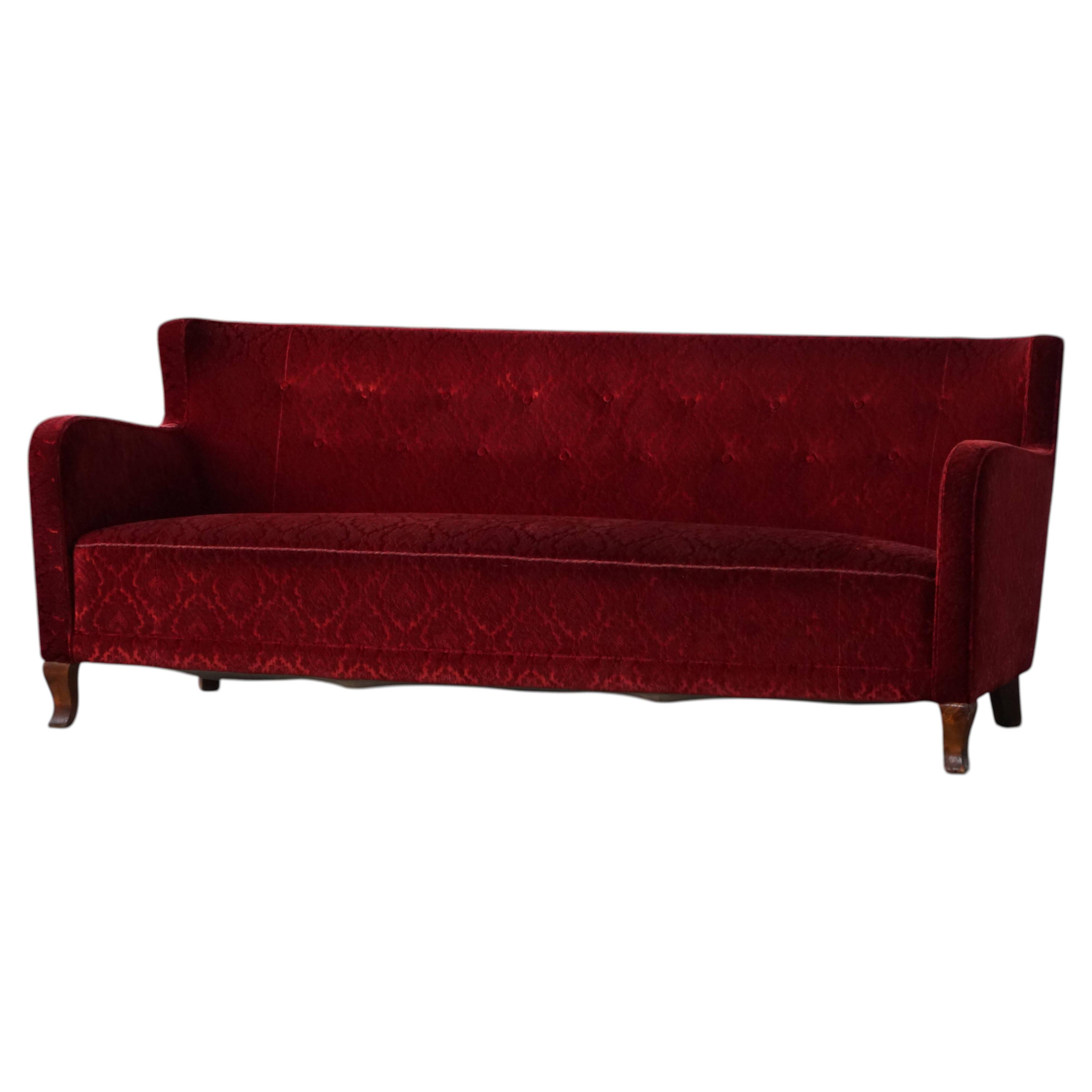Modern Danish canapé, 3-seater in red velvet, Fritz Hansen style, 1940s.