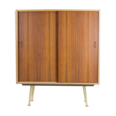 Wardrobe with sliding doors by Deutsche Werkstätten München