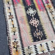 Ancien tapis kilim très patiné – 135 x 91 cm