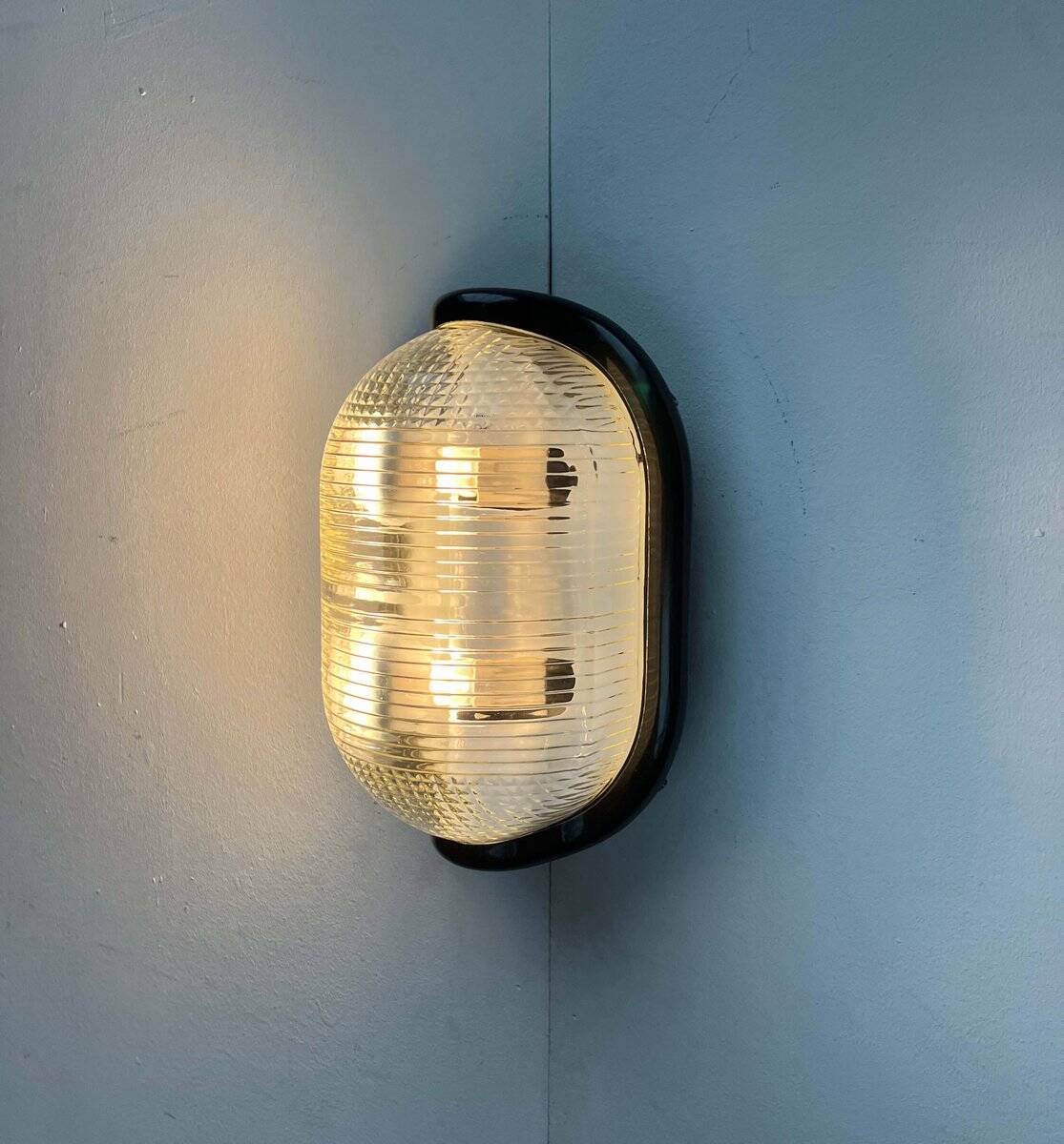 Wall Lamp Walnut Space Age Style Italian Modern Mid-Century by Achille Castiglioni for Flos, 1970s