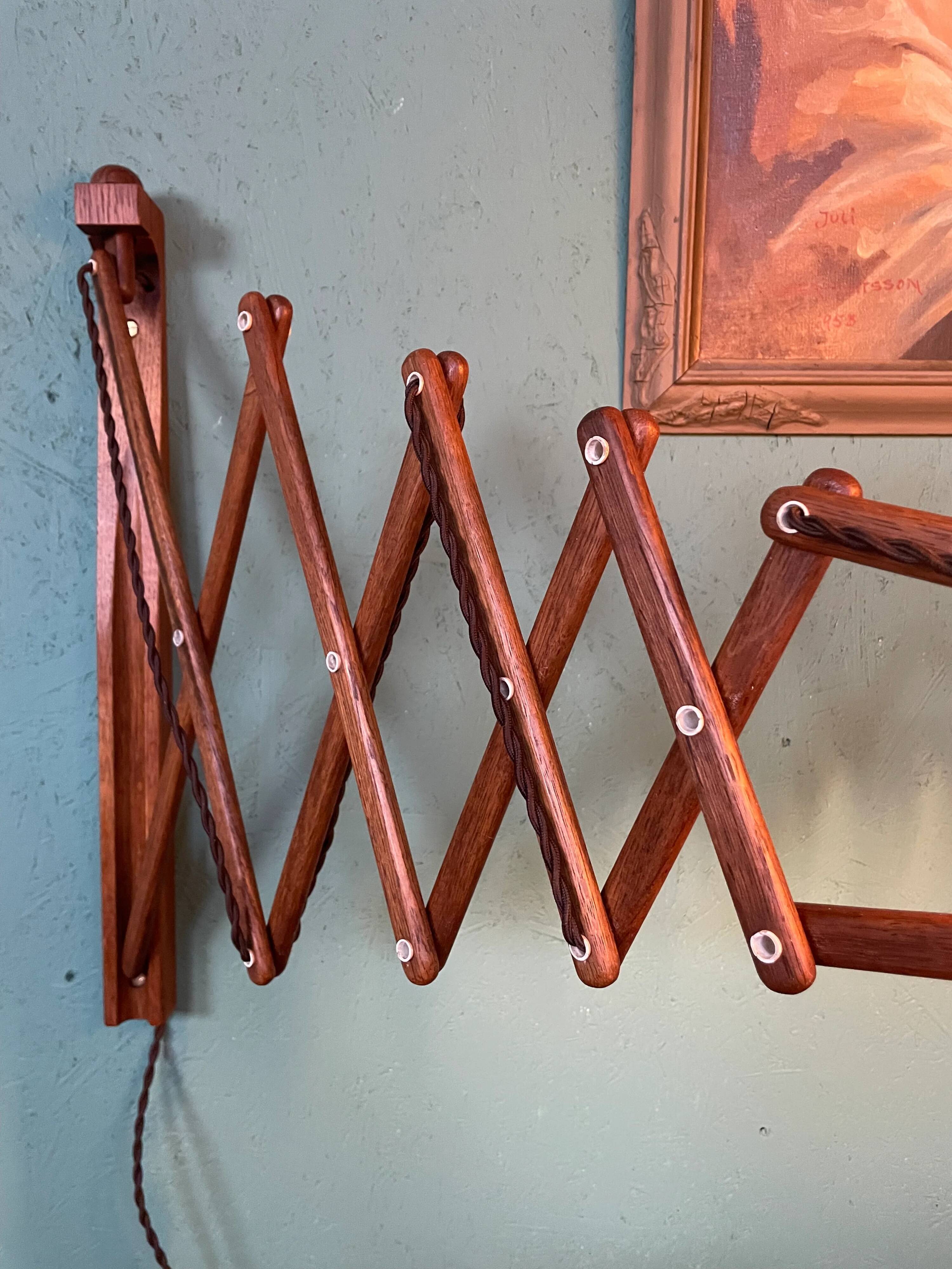 Vintage Le Klint scissor lamp in oak from the 1960s