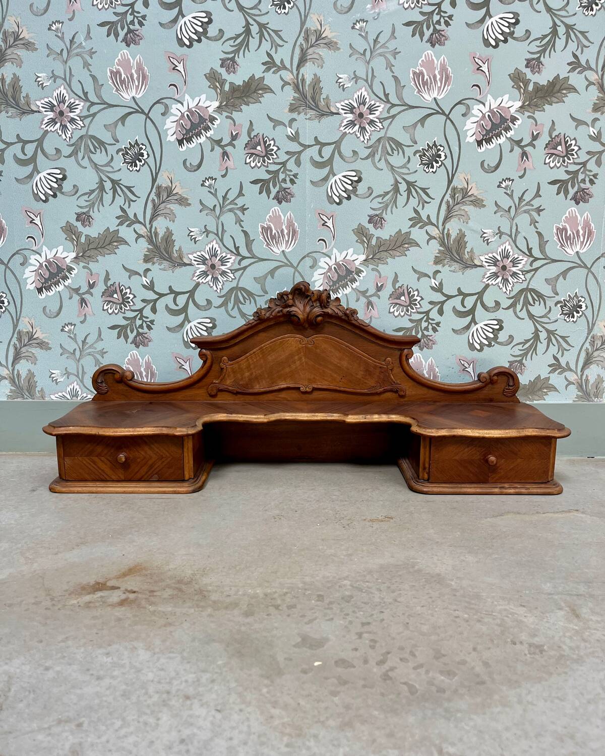 Shabby chic wall shelf