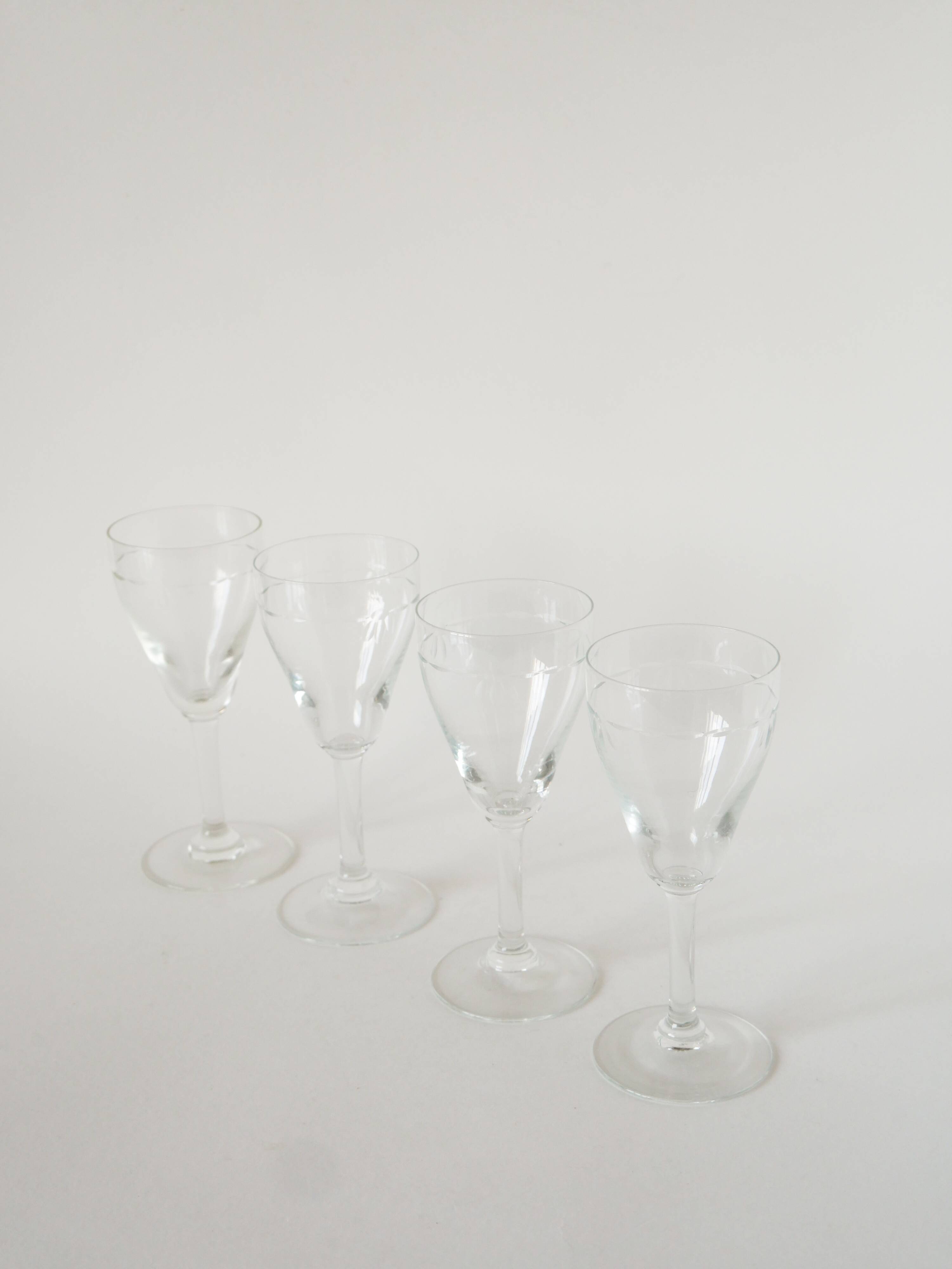 Set of 6 engraved crystal wine glasses, 1950.