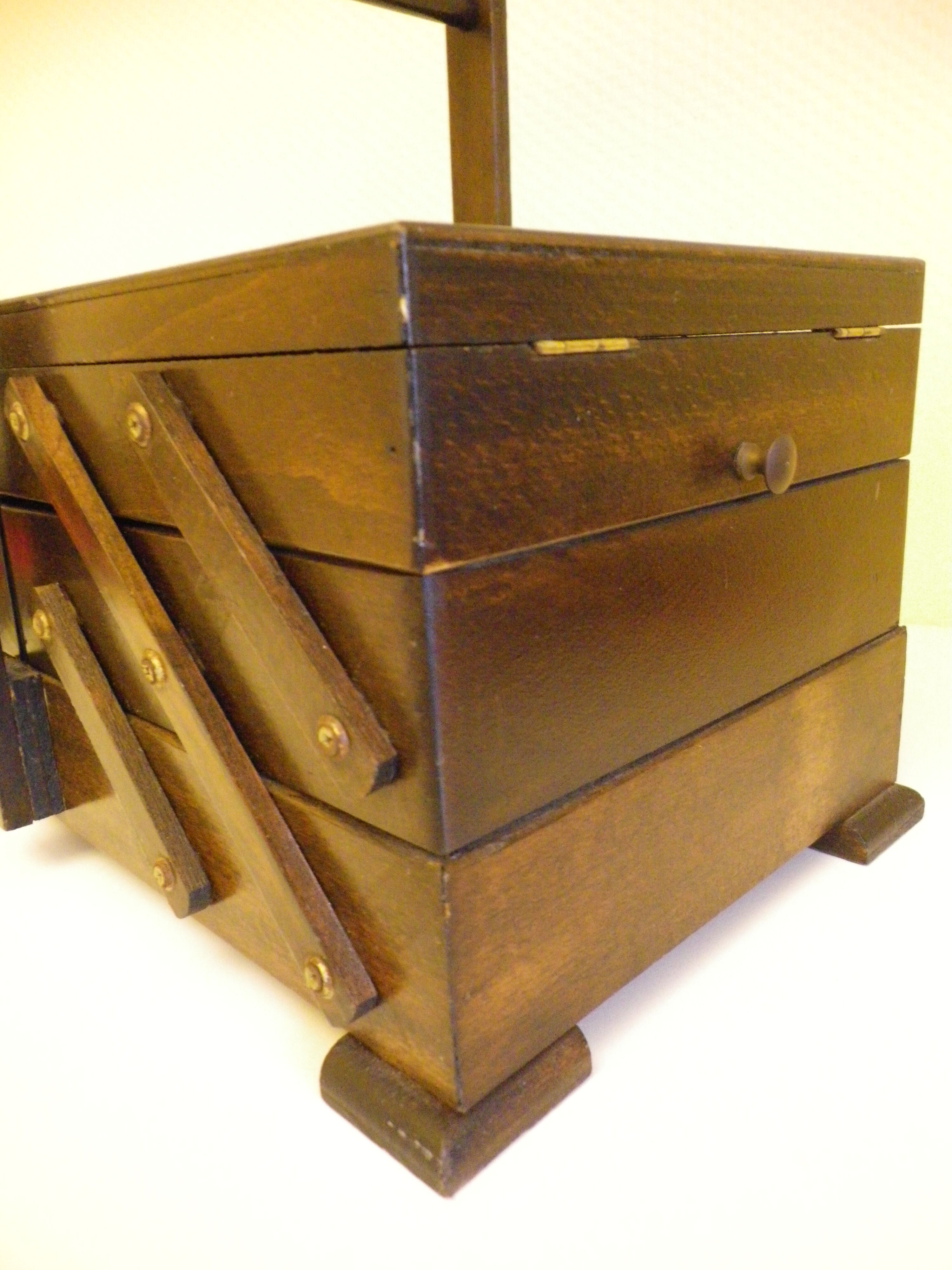 Wooden sewing box to lay from the 1960s/70s