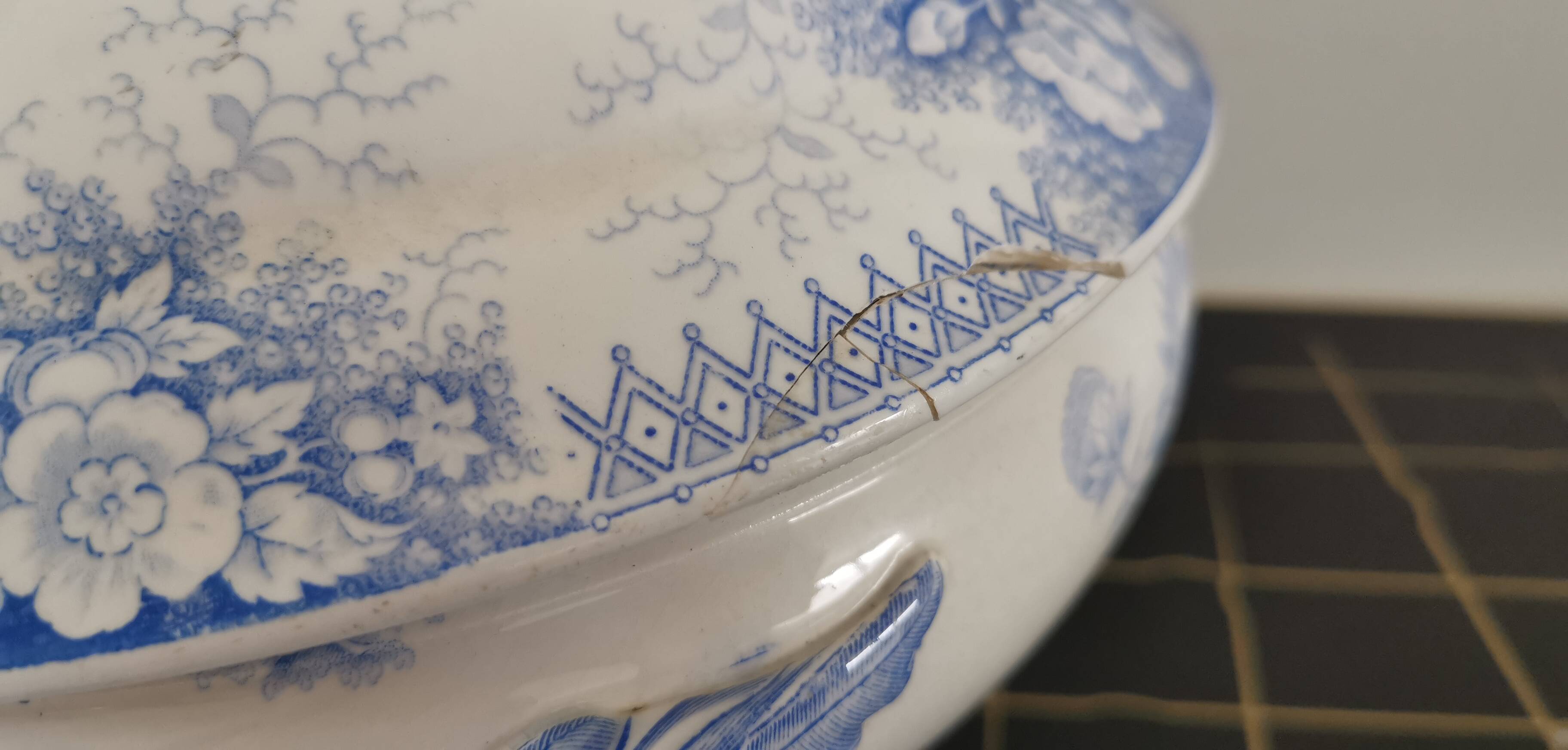 Sarreguemines U & C iron clay soup tureen "Jardinière" model