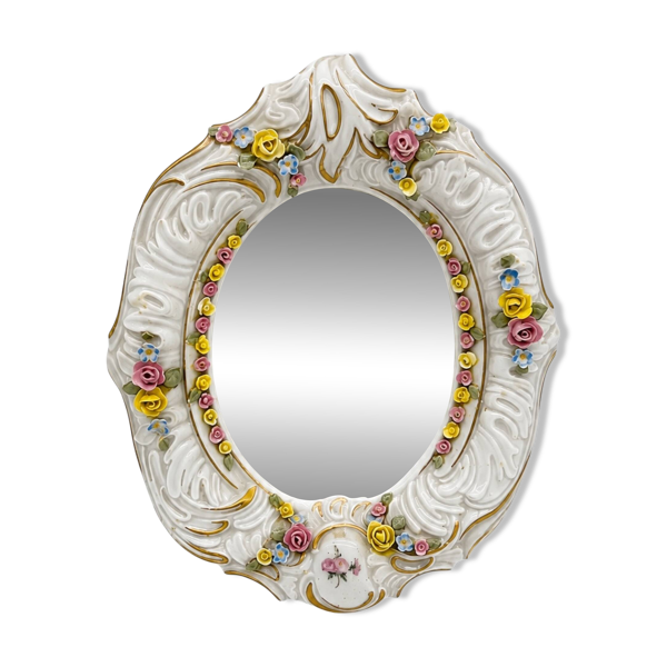 Miroir ancien en porcelaine de Dresde à fleurs en relief décor rocaille