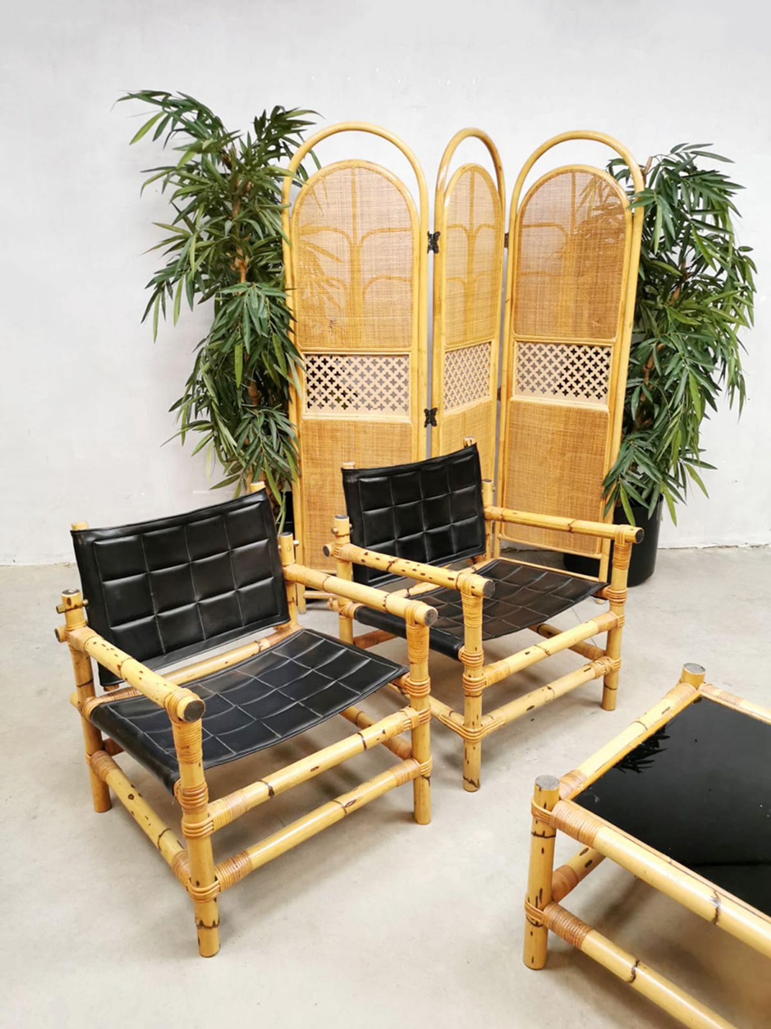 Ensemble de 3 fauteuils de safari suédois de conception de midcentury et ottoman