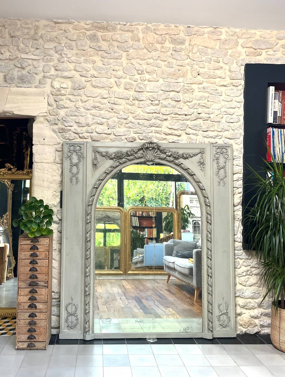 Important woodwork, 176.5cm/158cm 19th century fireplace mirror, quilted glass, parquet on the back.