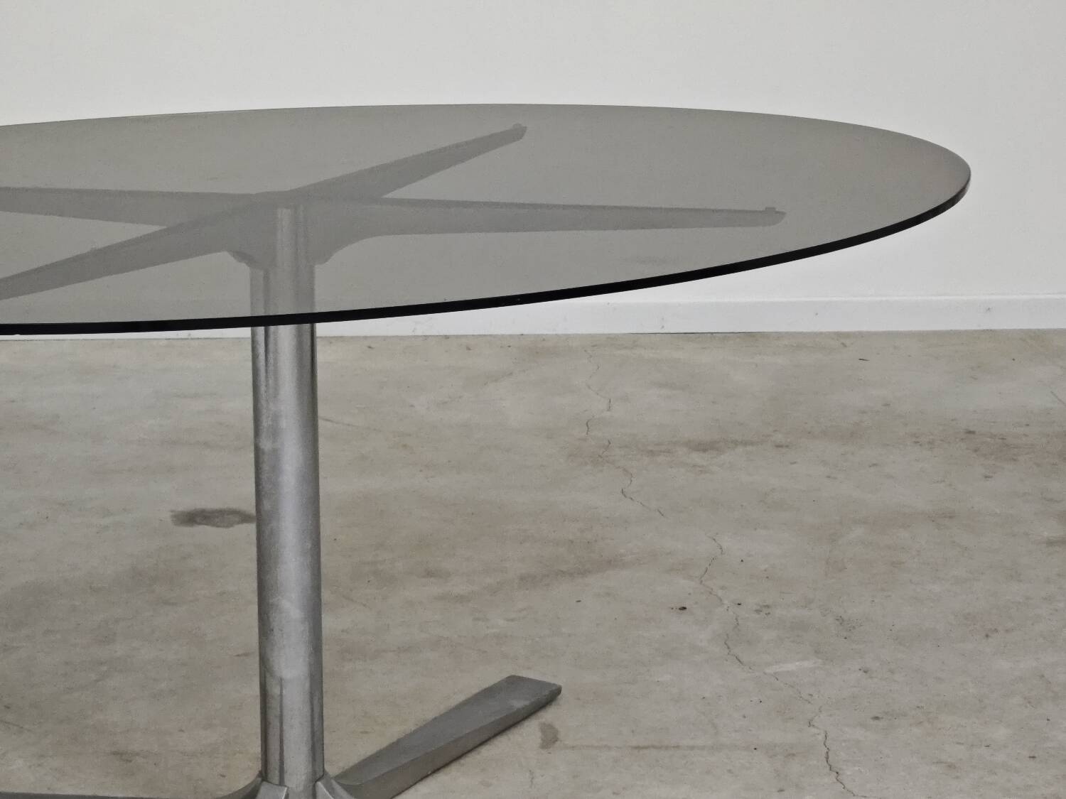 Dining table in glass, aluminum and chrome steel