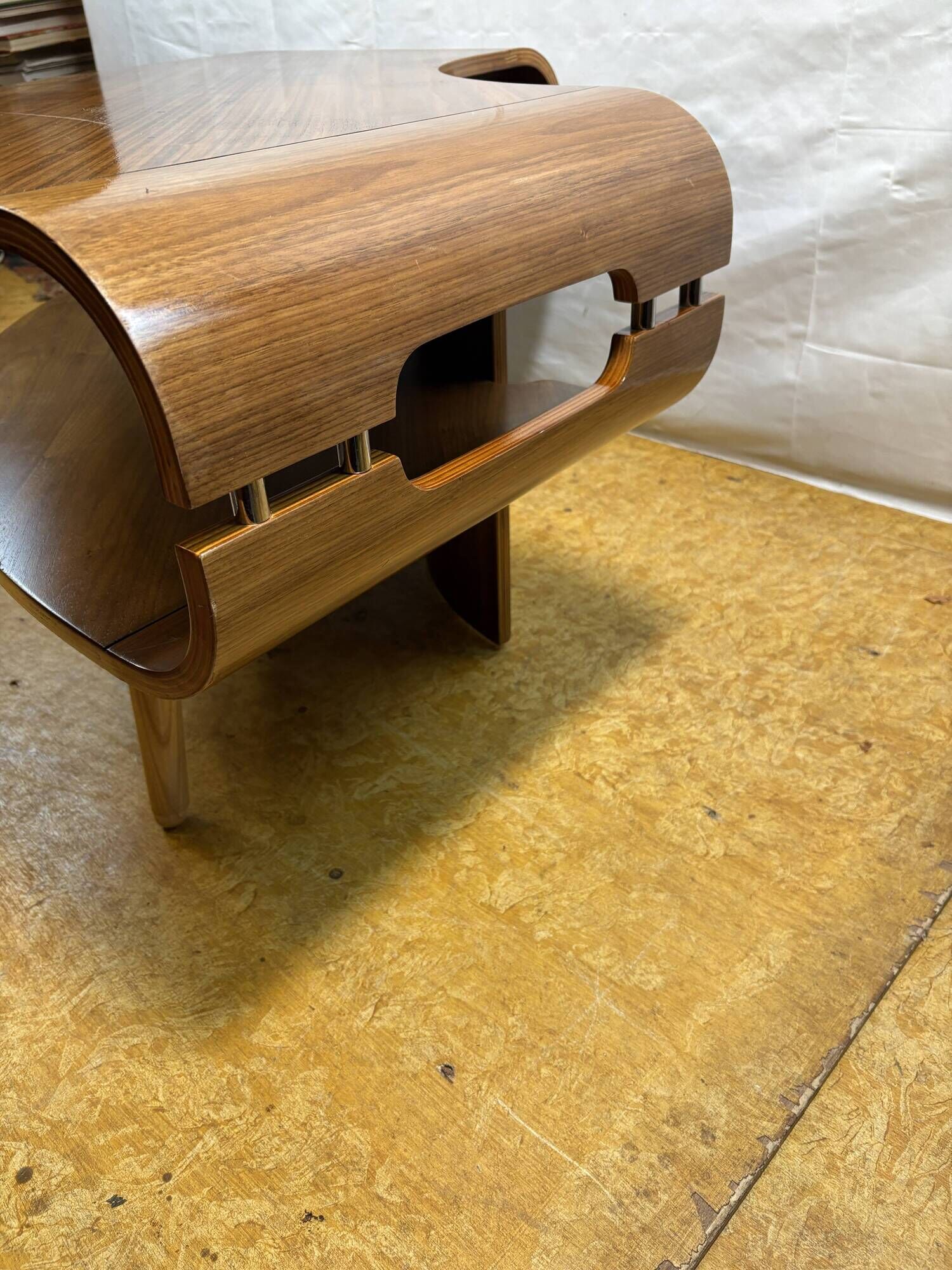 Mid-Century Modern Jual Havana Walnut Corner TV Stand Elegant Walnut Finish