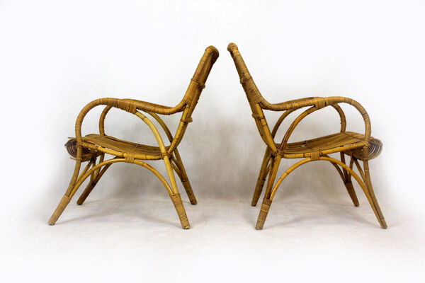 Fauteuils en rotin, table et tabouret, années 1960