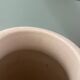 Paire de vases anciens, motif papillons et fleurs
