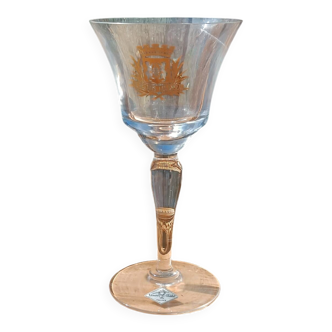 Large tasting glass with an old golden coat of arms – signed Jeanne Châtel