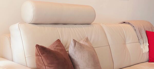 Canapé cuir 3/4 places + fauteuil – très bon état – valeur 3 261euros