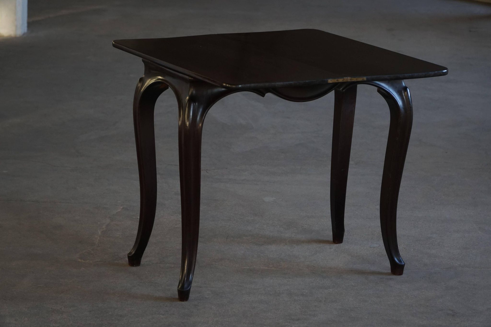 Table pliante anglaise de style Rococo Revival / Table de jeu en bois, 19ème siècle