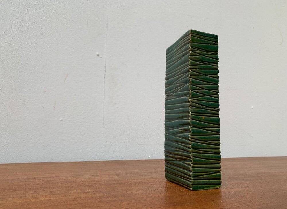 Minimalist block vase in Italian pottery from the mid-century by Bitossi, 1960s.