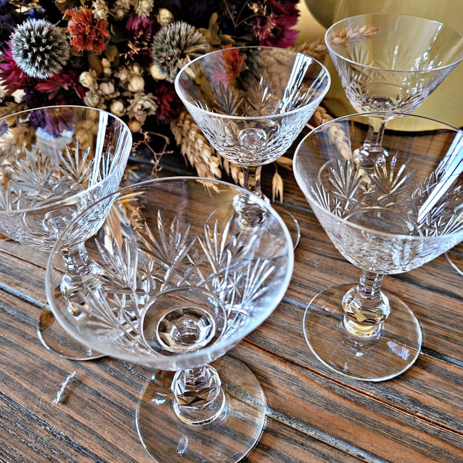 6 verres à pied en cristal ciselé