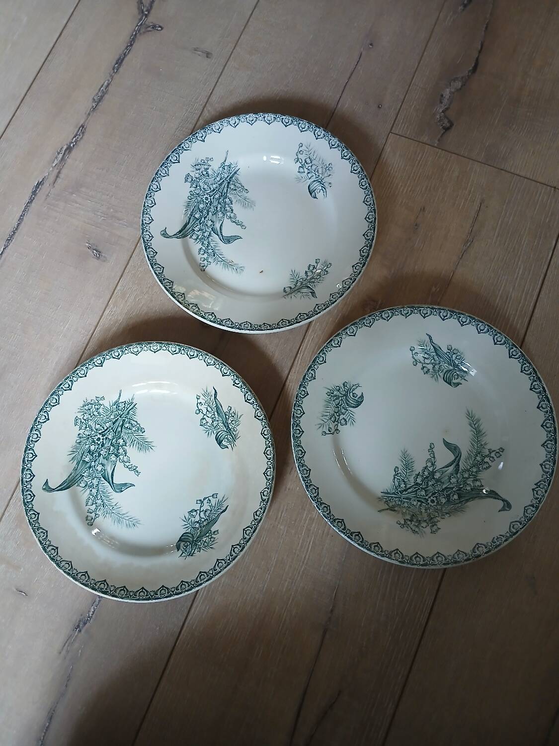 3 old Terre de fer plates