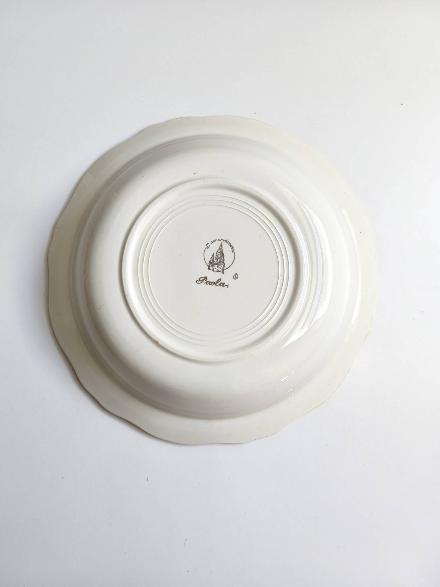 Vintage shallow dish L'Amandinoise model Paola white cream flowers