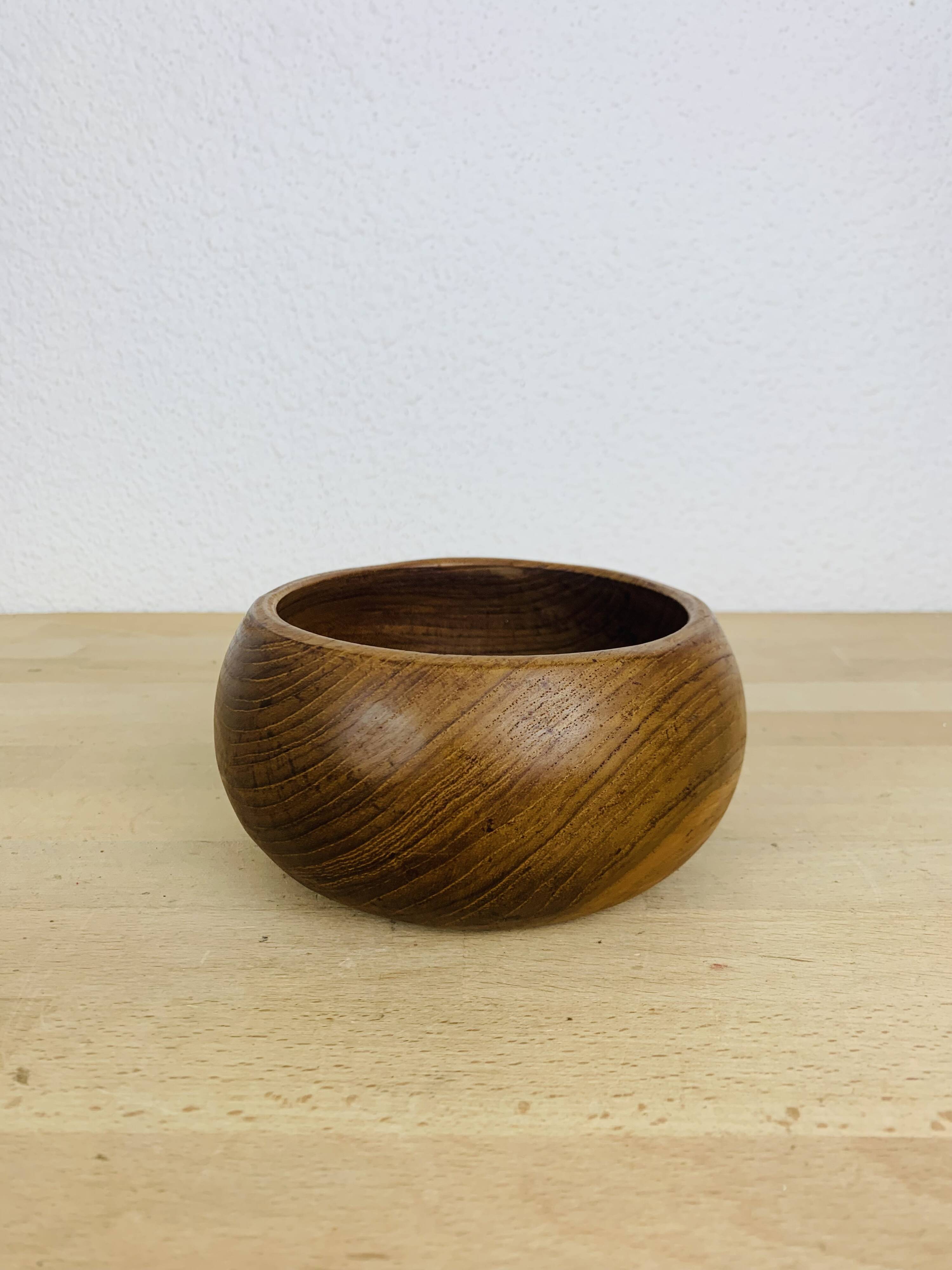 Scandinavian teak pocket emptier from the 60s