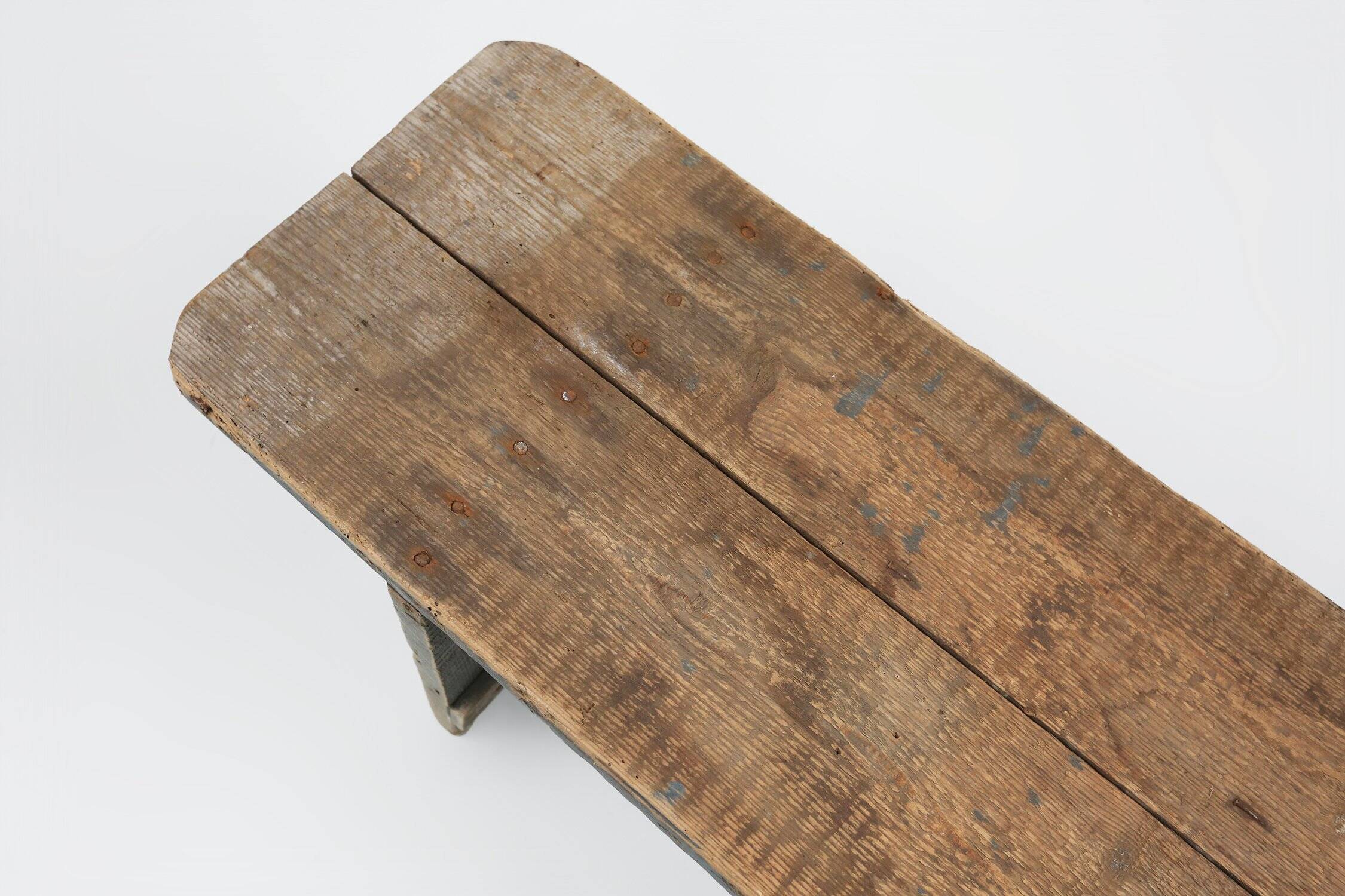Banc en bois massif gris industriel, France, années 1890.