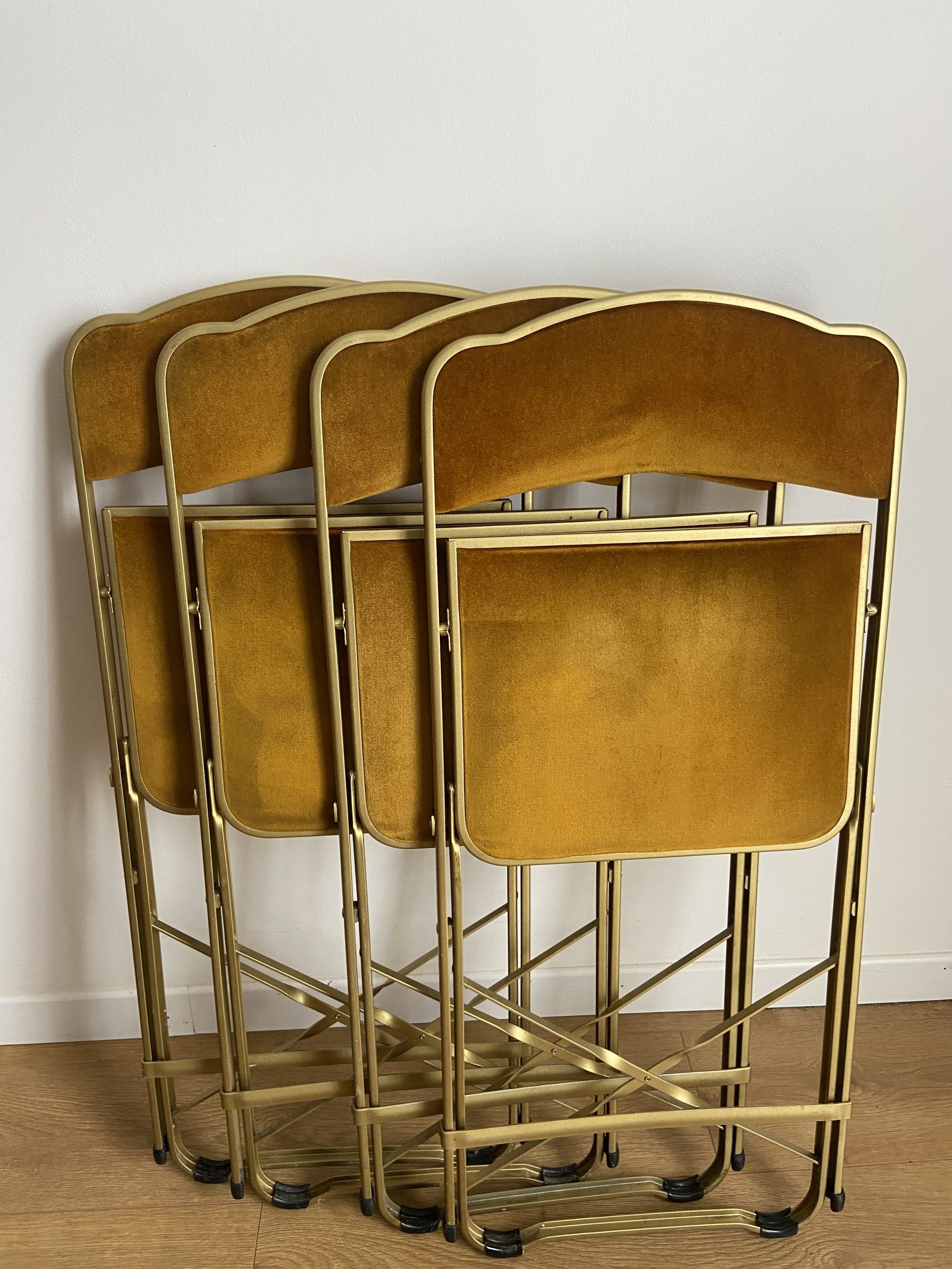 Vintage chaisor folding chair in gold yellow velvet