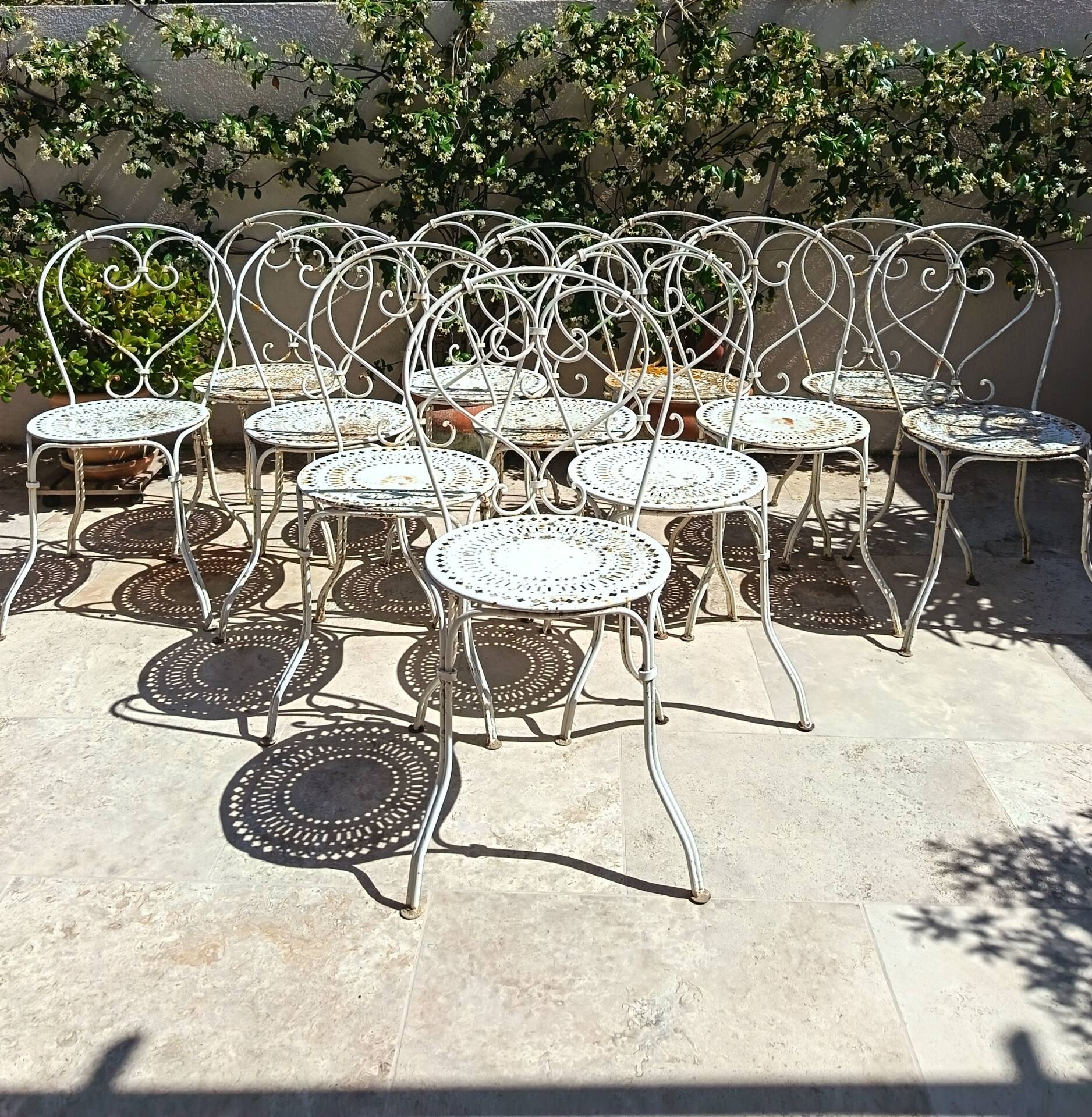 12 chaises Fermob 1900 et table Montmartre