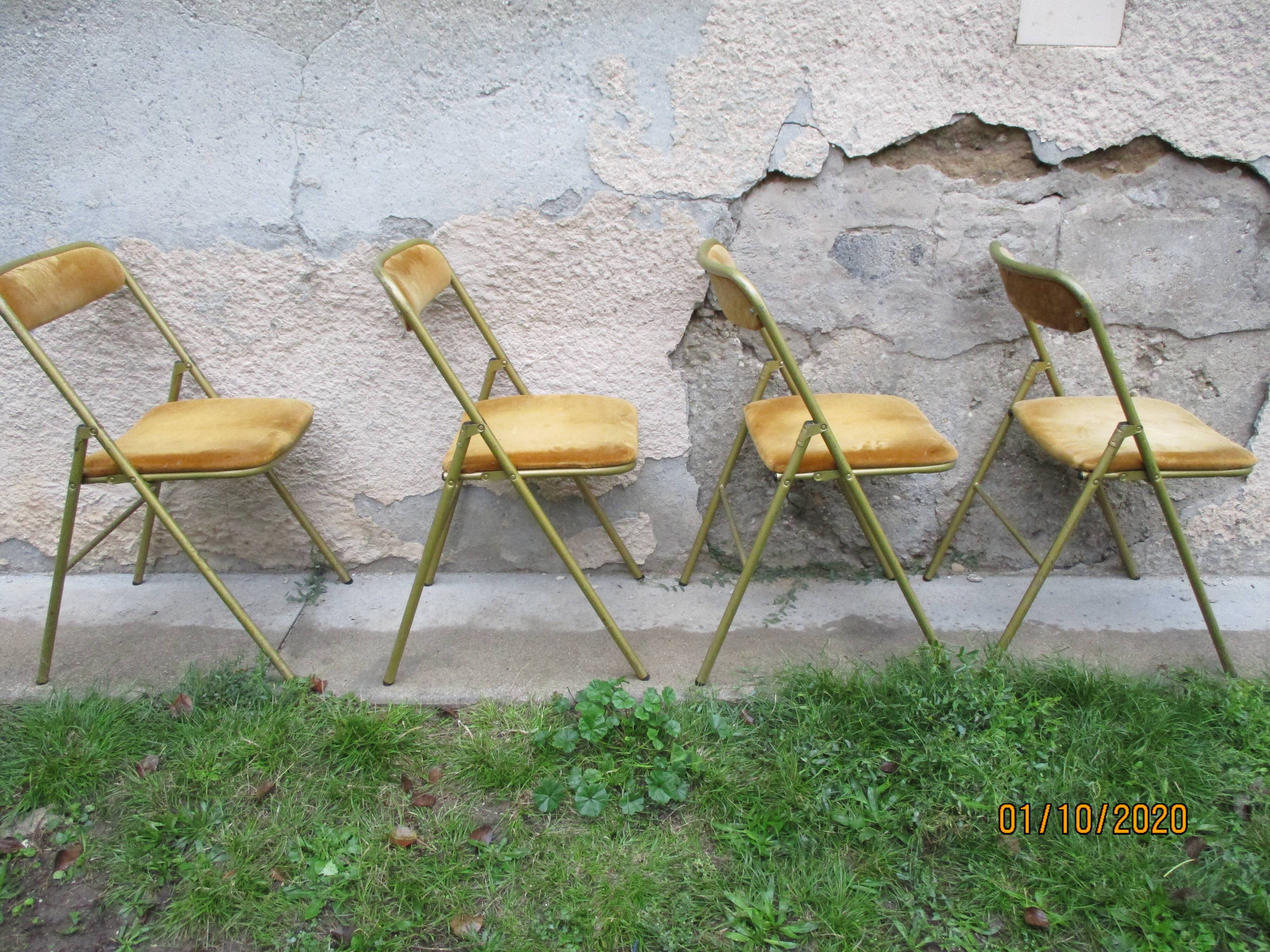 Lot of 4 folding chairs