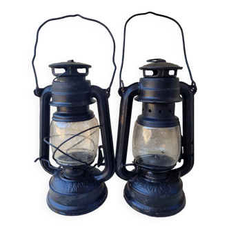 2 oil lamps