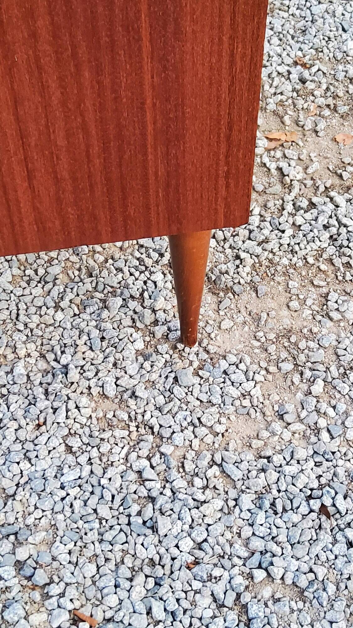 Vintage mahogany chest of drawers from the 60s conical feet 4 drawers