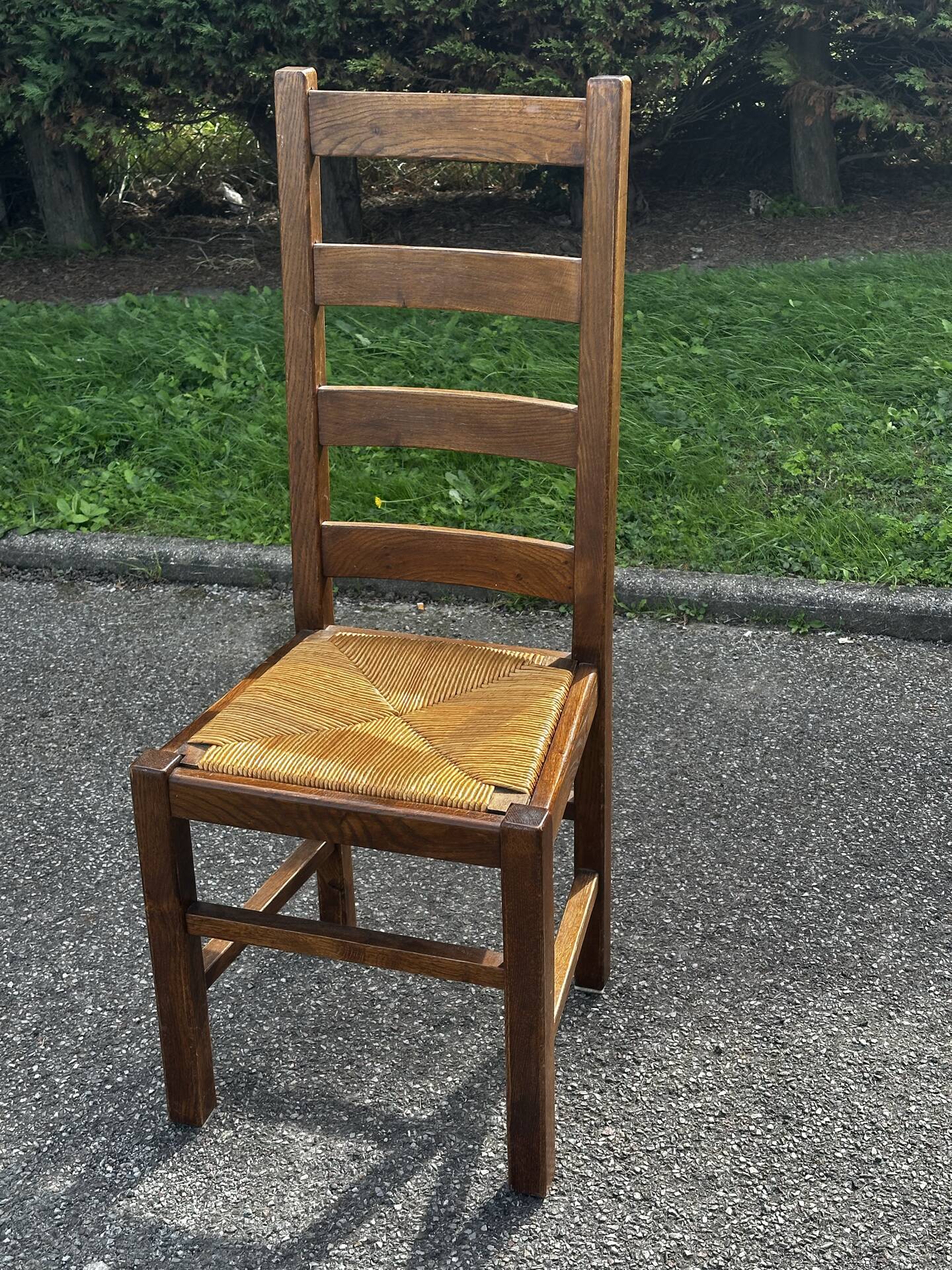 Paire de chaises en chêne et paille – années 50