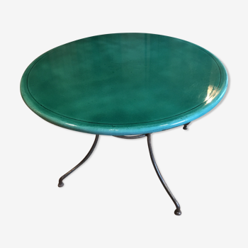 Round table in green lava enamelled outside or indoor