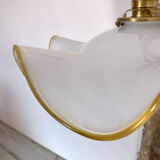 White and yellow opaline suspension