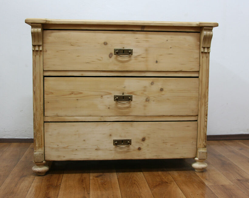 Polish classical Dresser