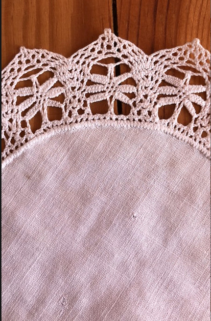 Cotton lace placemat 17 cm