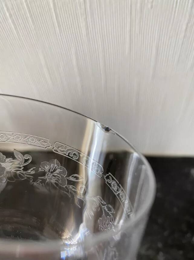 6 crystal wine glasses, engraved decoration