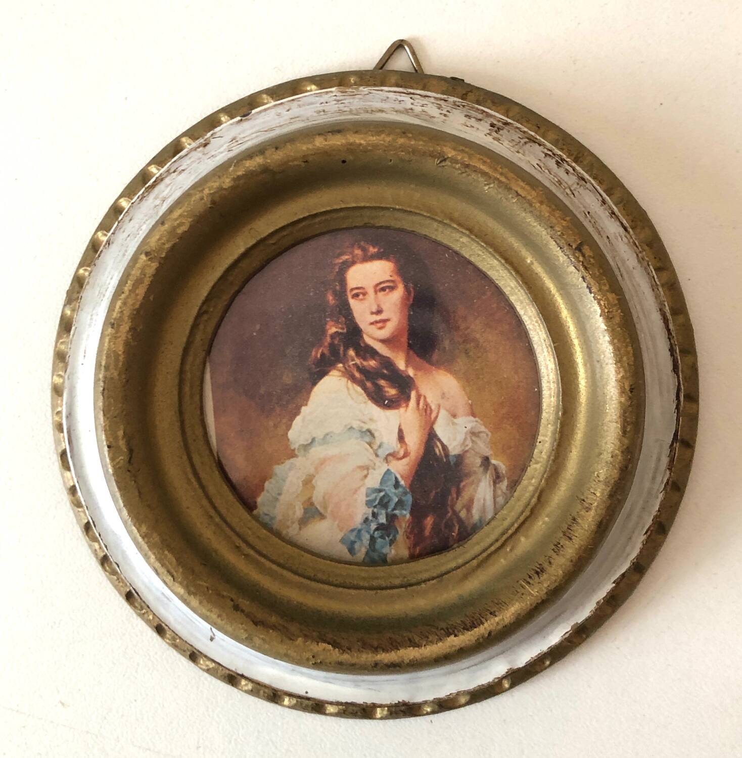Pair of round Italian frames
