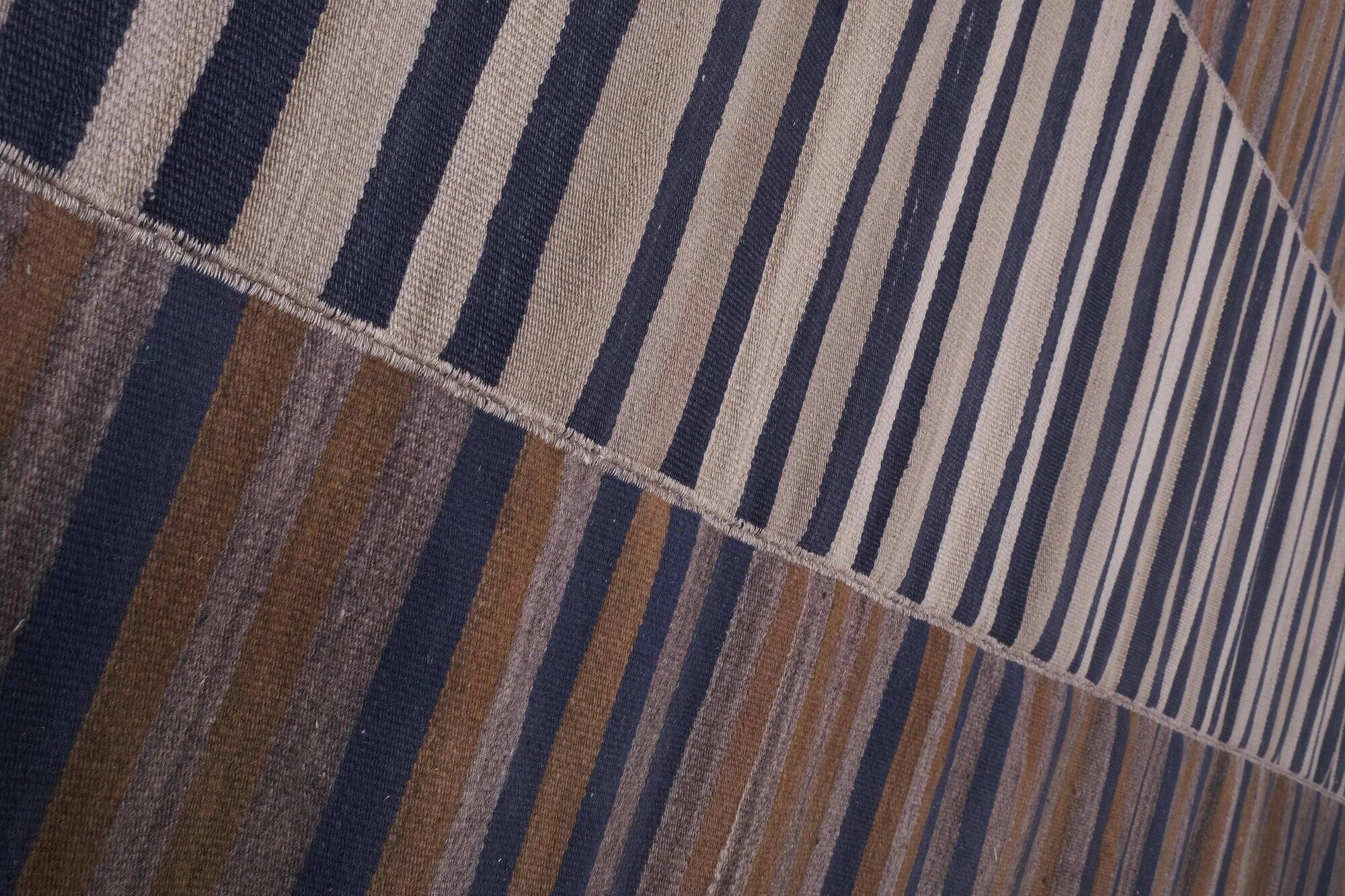 Vintage Turkish kilim, handwoven, 272x328 cm.