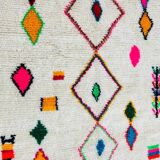Decorated white wool rug 200cm x 300cm