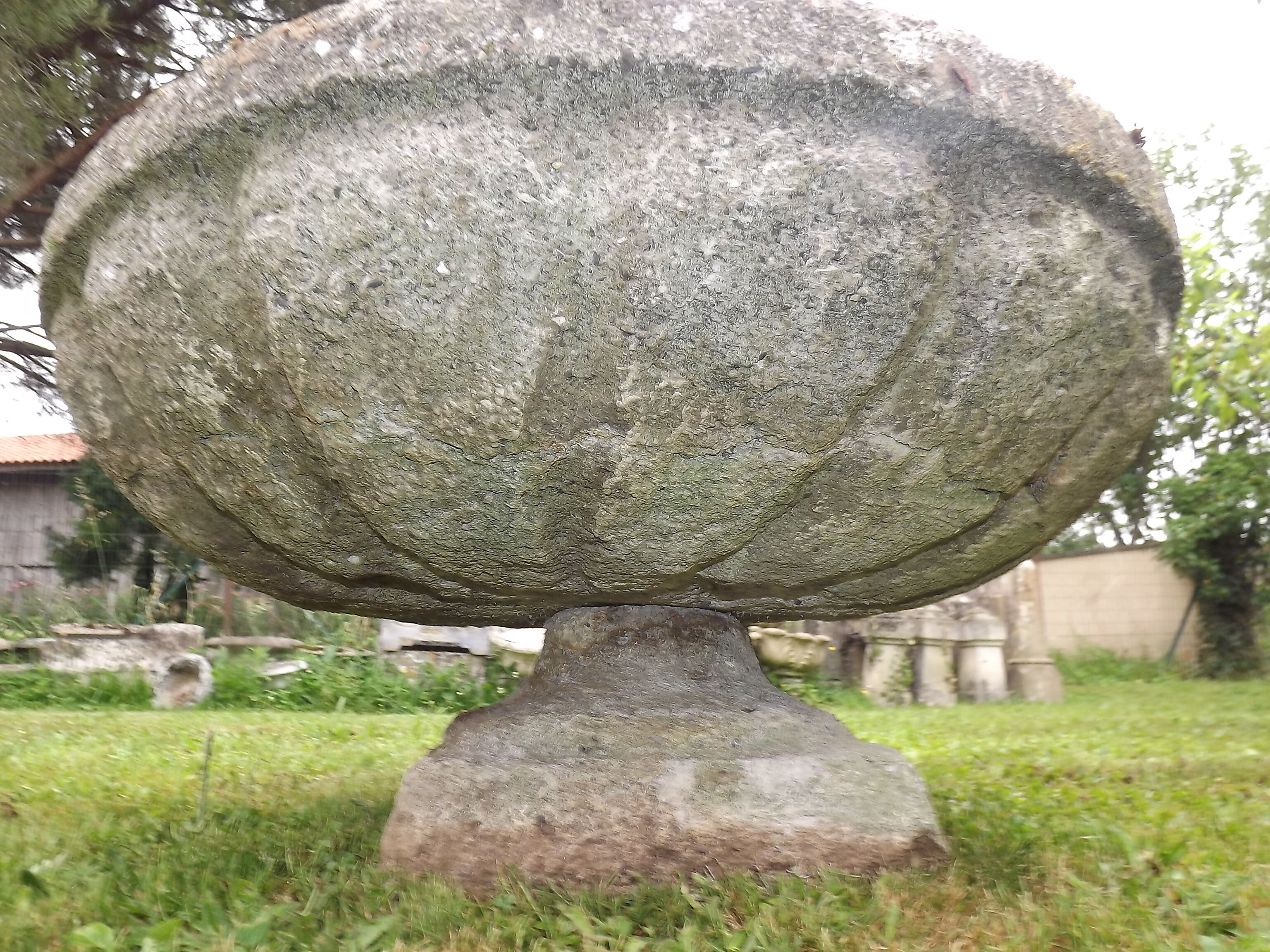 Great garden vasque in reconstructed stone