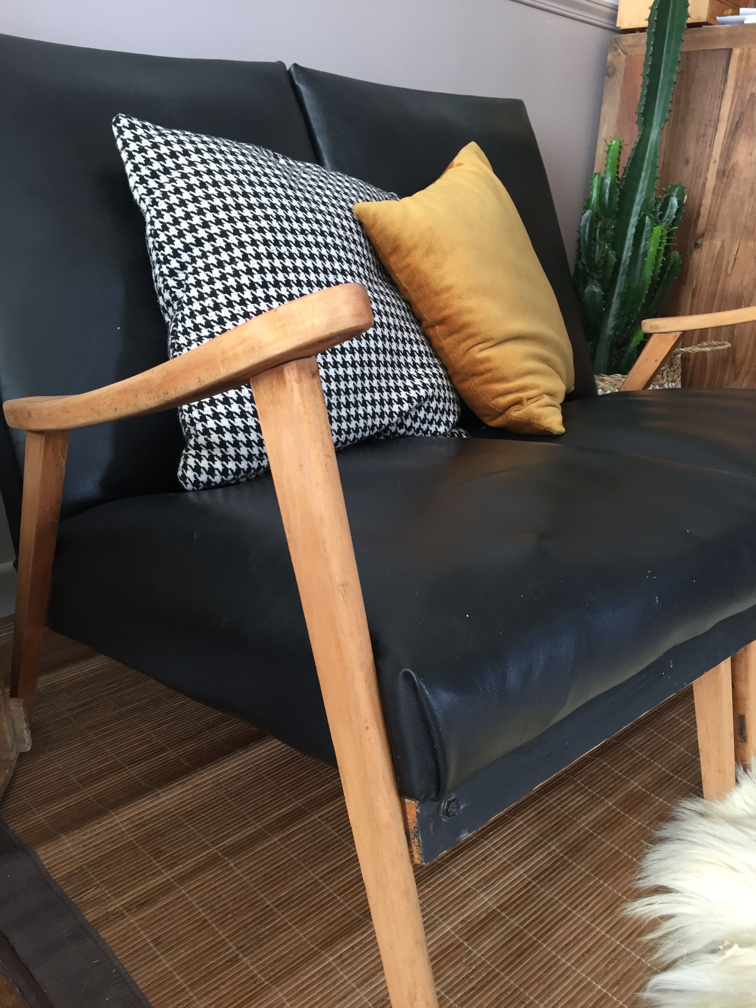 Scandinavian bench