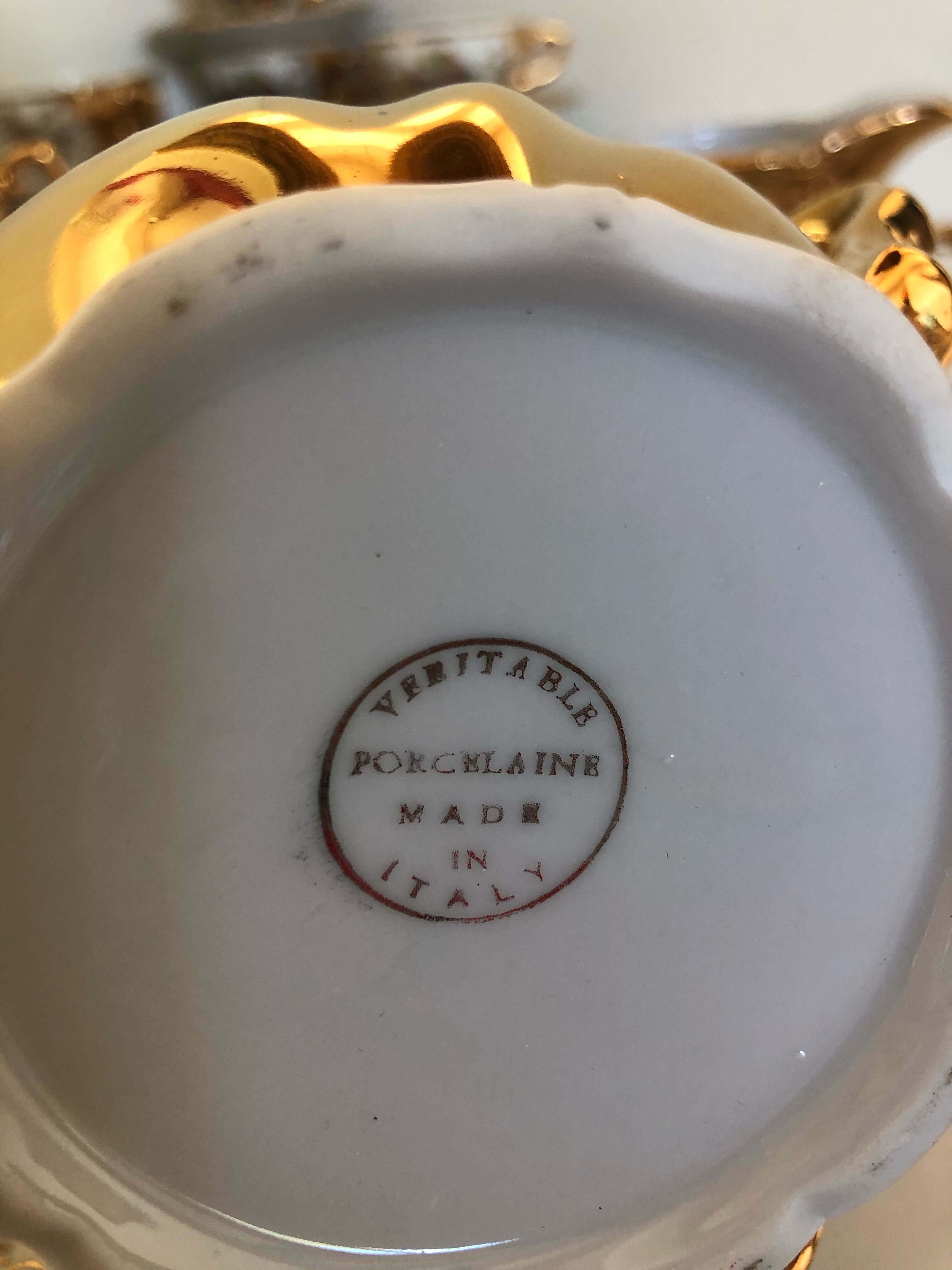 Gold Italian porcelain service. Coffee cups - sugar - cream pot / Gallant scene