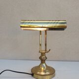 Banker's lamp to table
