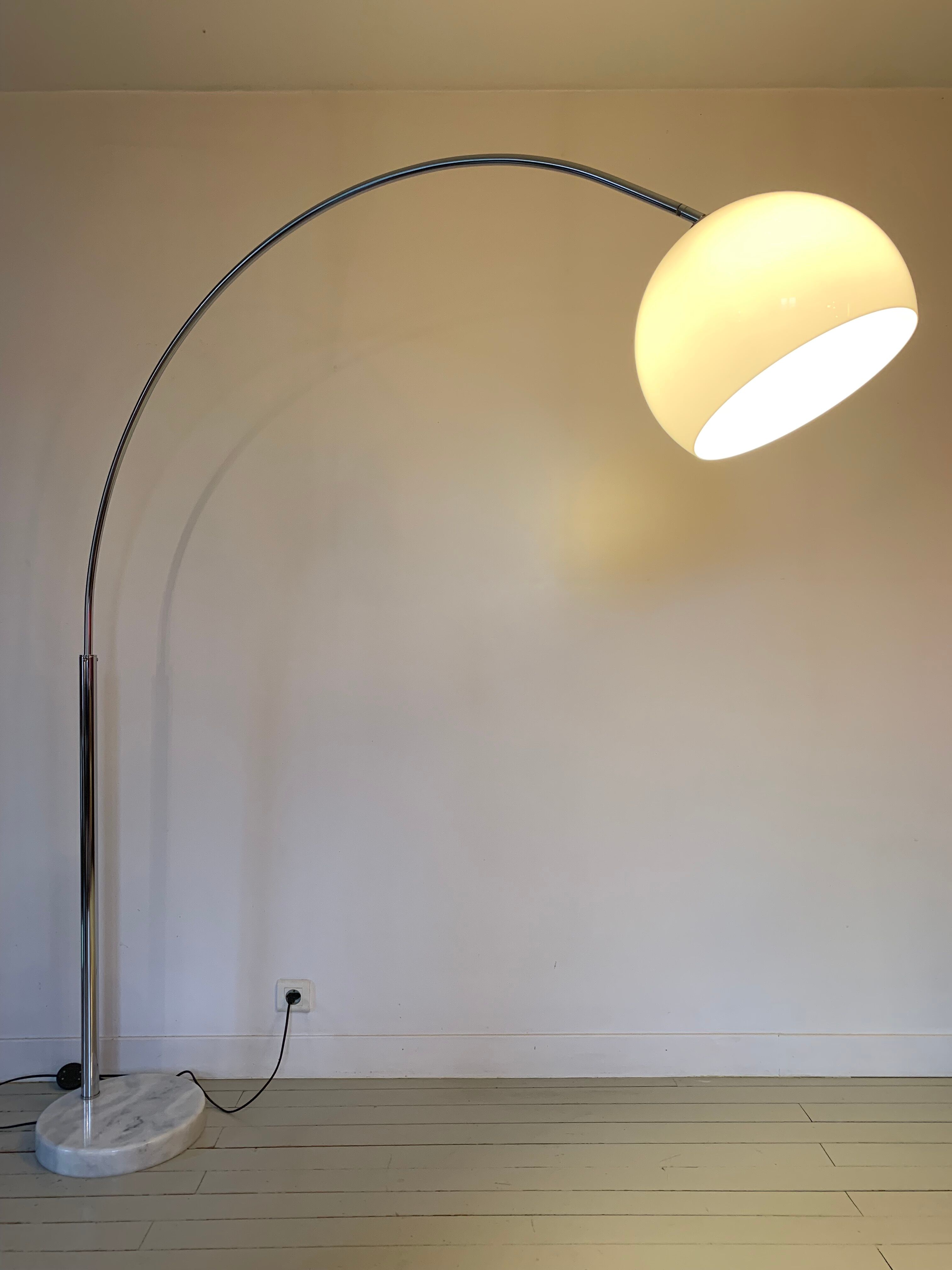 Lampadaire arc avec pied en marbre