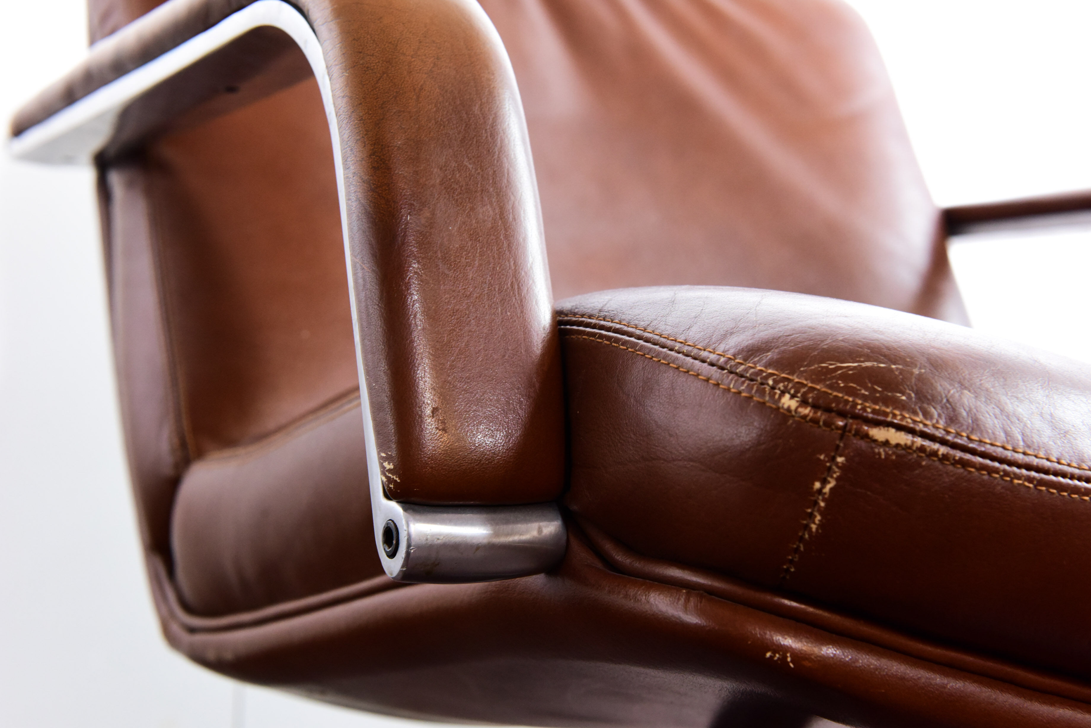 384 boardroom swivel chairs by Harcourt for Artifort