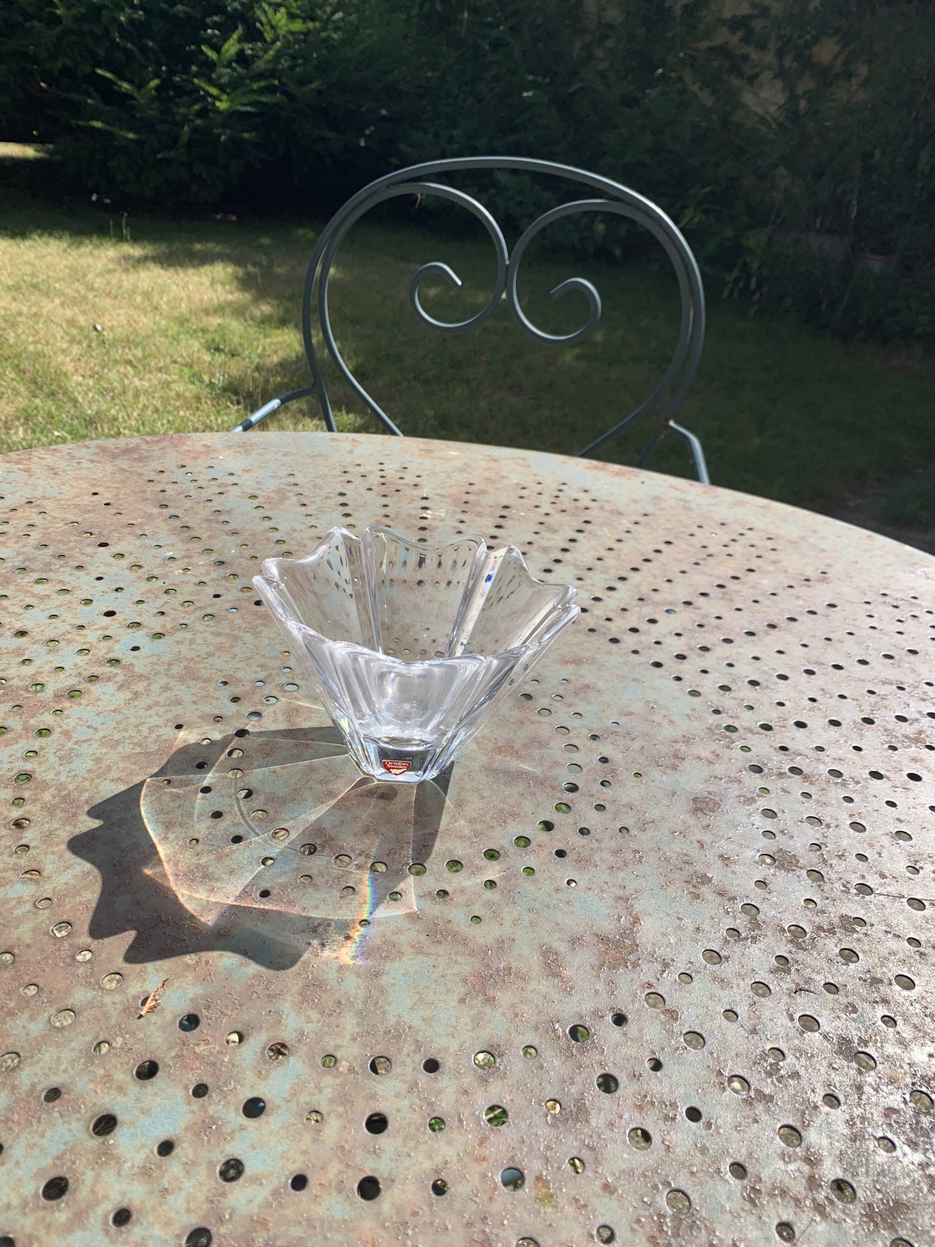 Crystal bowl in the shape of flowers, vintage Orrefors Sweden design
