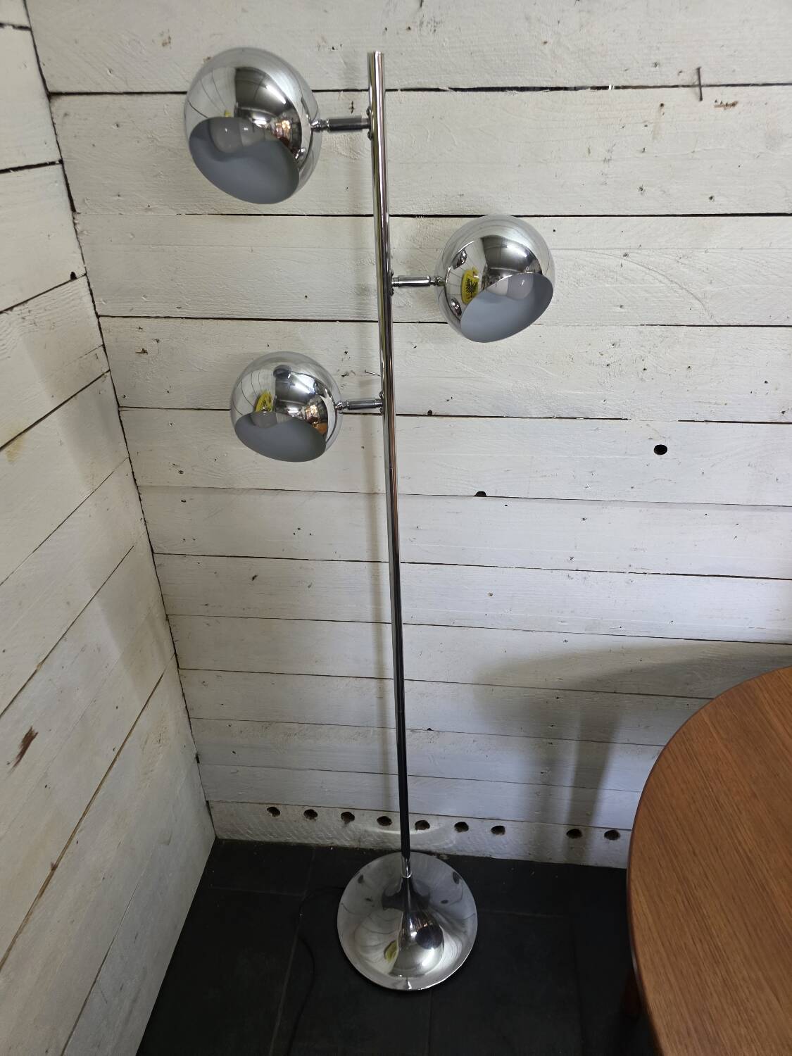 Vintage eyeball floor lamp in chrome metal with tulip base